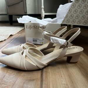 NWT LifeStride Kitten Heels